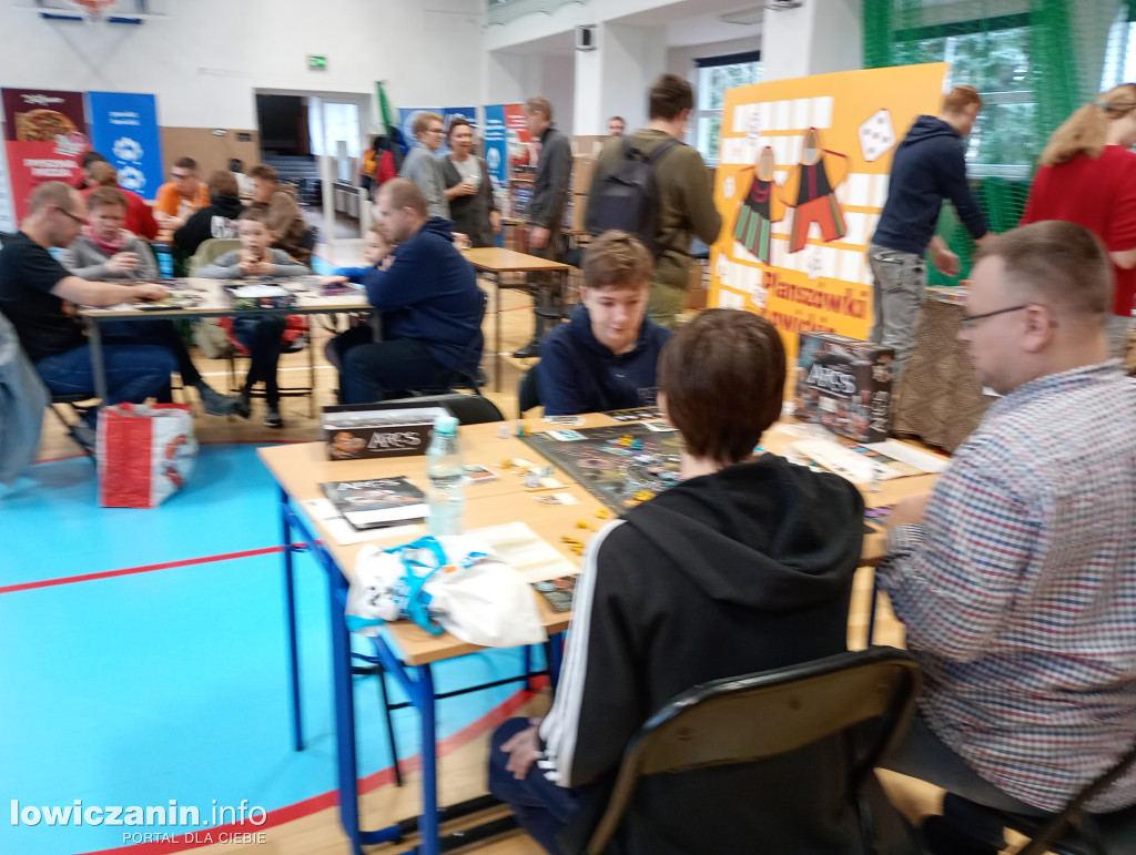 Łowicz gra do późnego wieczora