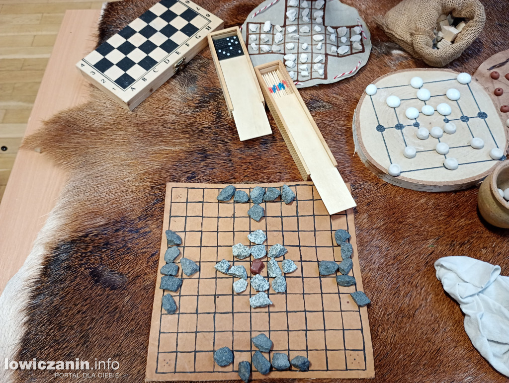 Łowicz gra do późnego wieczora