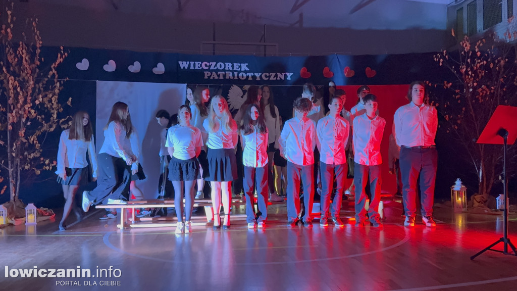 Wieczorek patriotyczny w SP 4 Łowicz