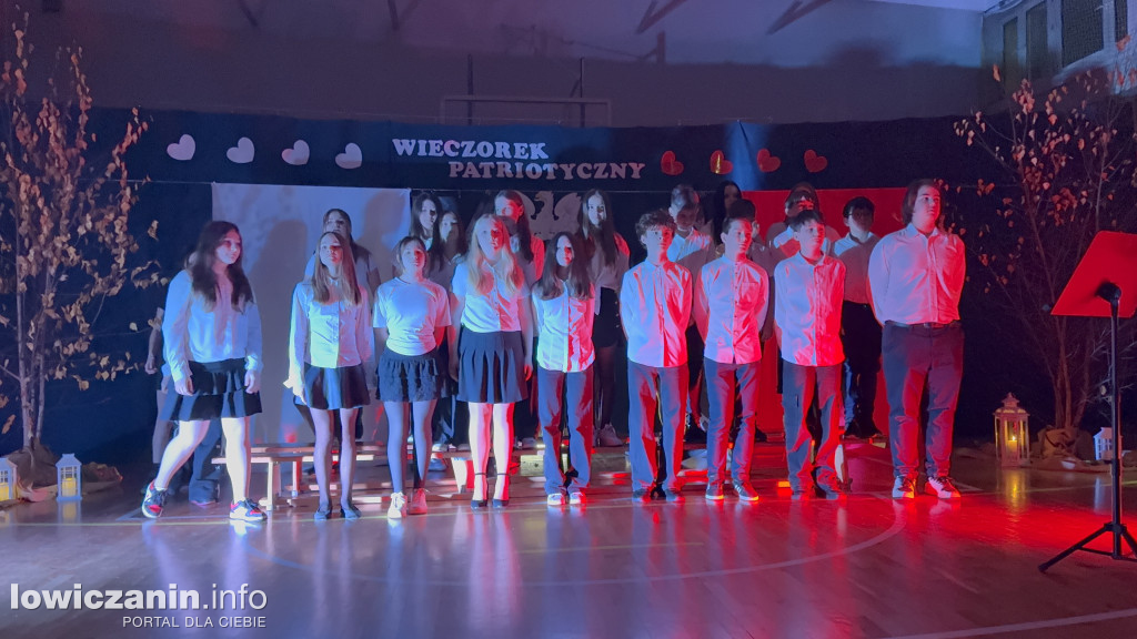 Wieczorek patriotyczny w SP 4 Łowicz