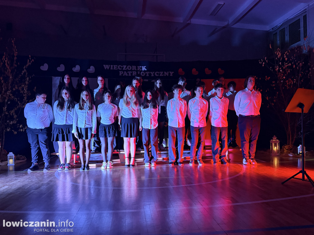 Wieczorek patriotyczny w SP 4 Łowicz