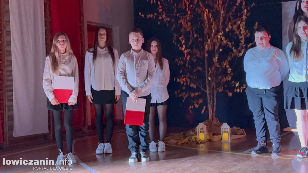 Wieczorek patriotyczny w SP 4 Łowicz