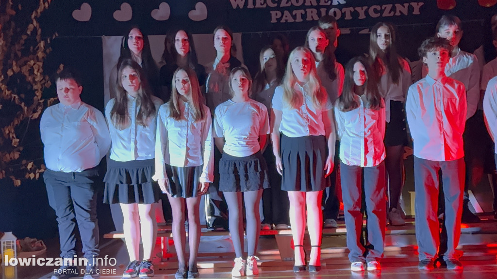 Wieczorek patriotyczny w SP 4 Łowicz