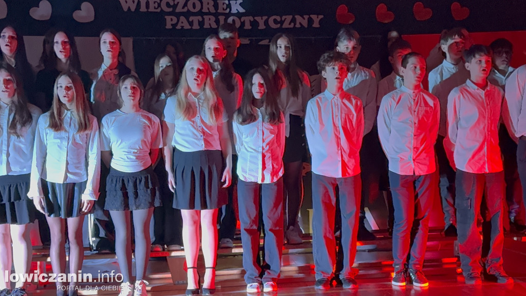 Wieczorek patriotyczny w SP 4 Łowicz
