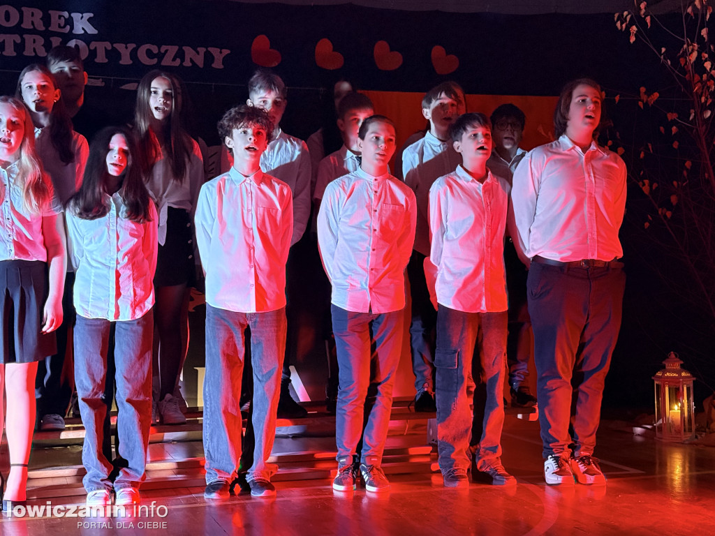 Wieczorek patriotyczny w SP 4 Łowicz