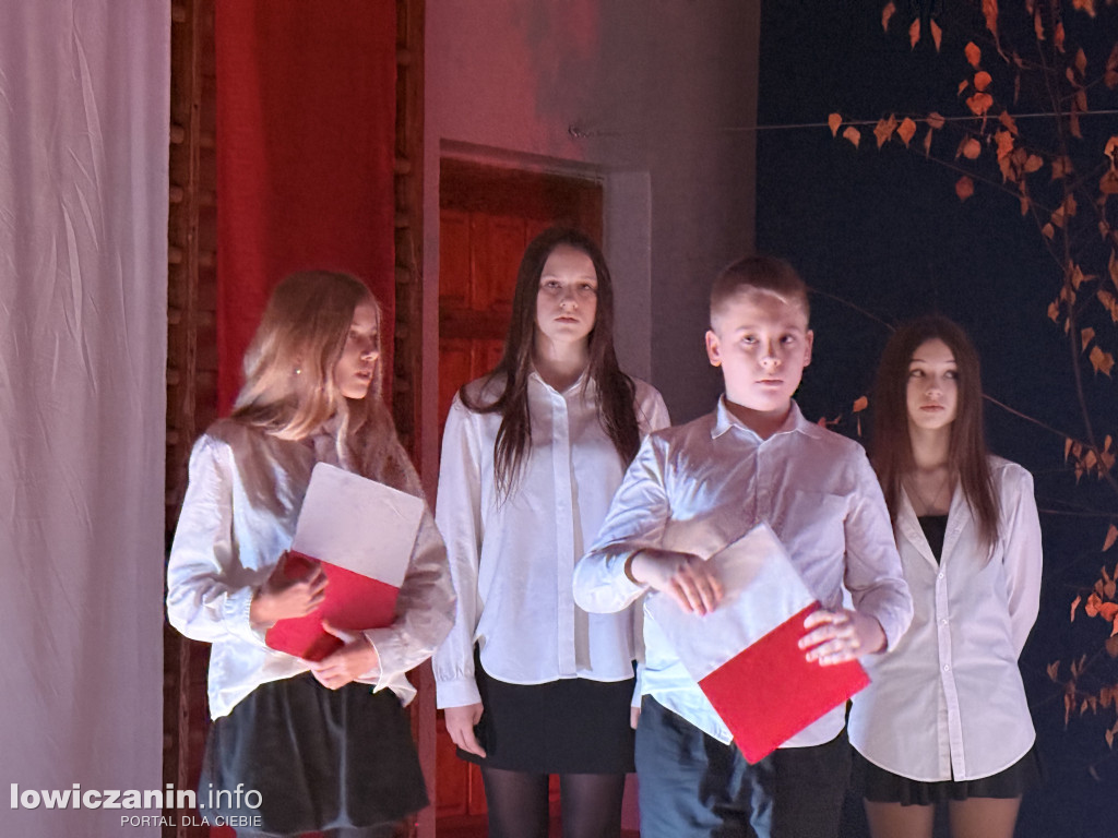 Wieczorek patriotyczny w SP 4 Łowicz