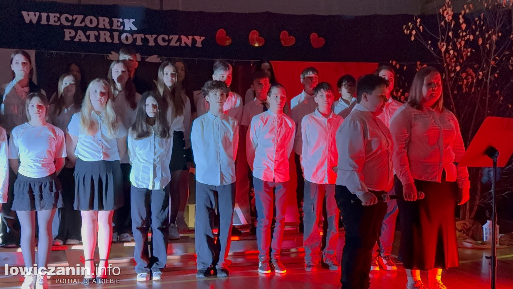 Wieczorek patriotyczny w SP 4 Łowicz