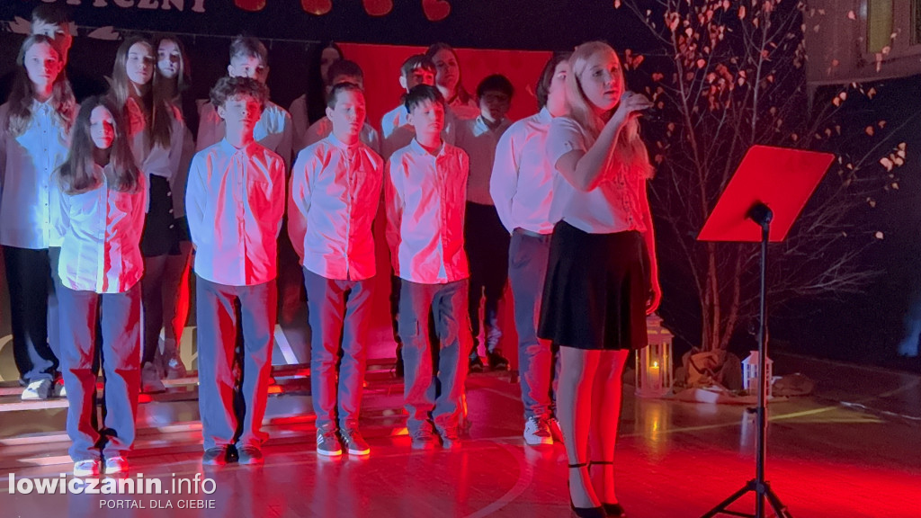 Wieczorek patriotyczny w SP 4 Łowicz