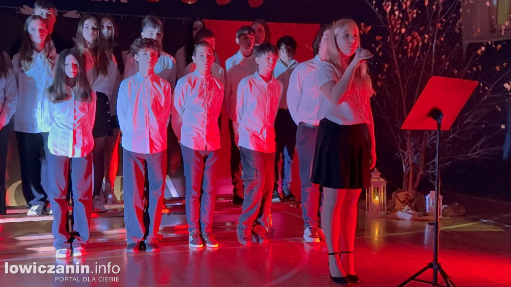 Wieczorek patriotyczny w SP 4 Łowicz