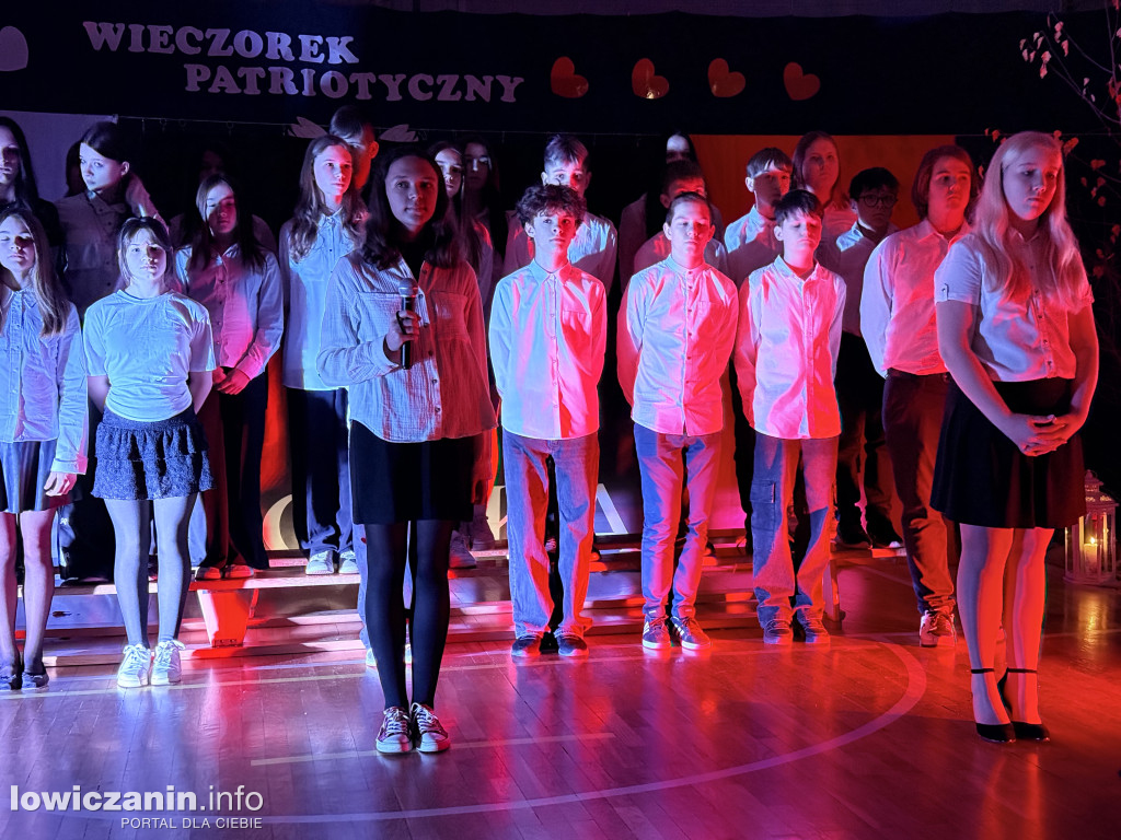 Wieczorek patriotyczny w SP 4 Łowicz