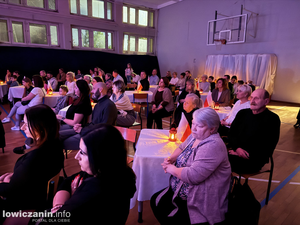 Wieczorek patriotyczny w SP 4 Łowicz