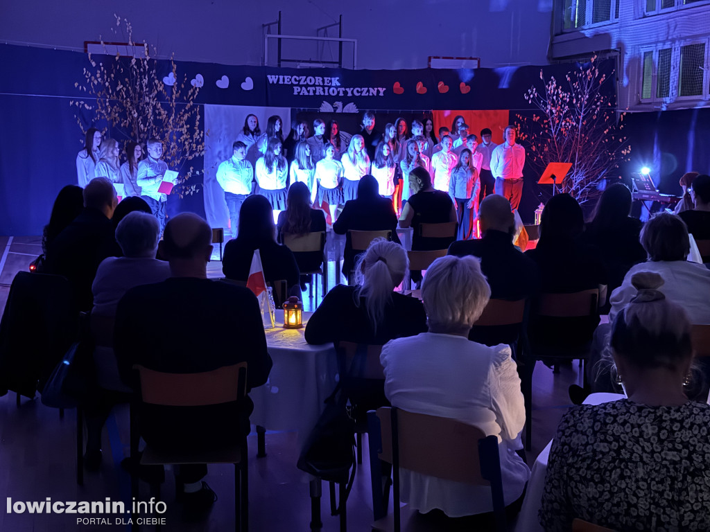 Wieczorek patriotyczny w SP 4 Łowicz