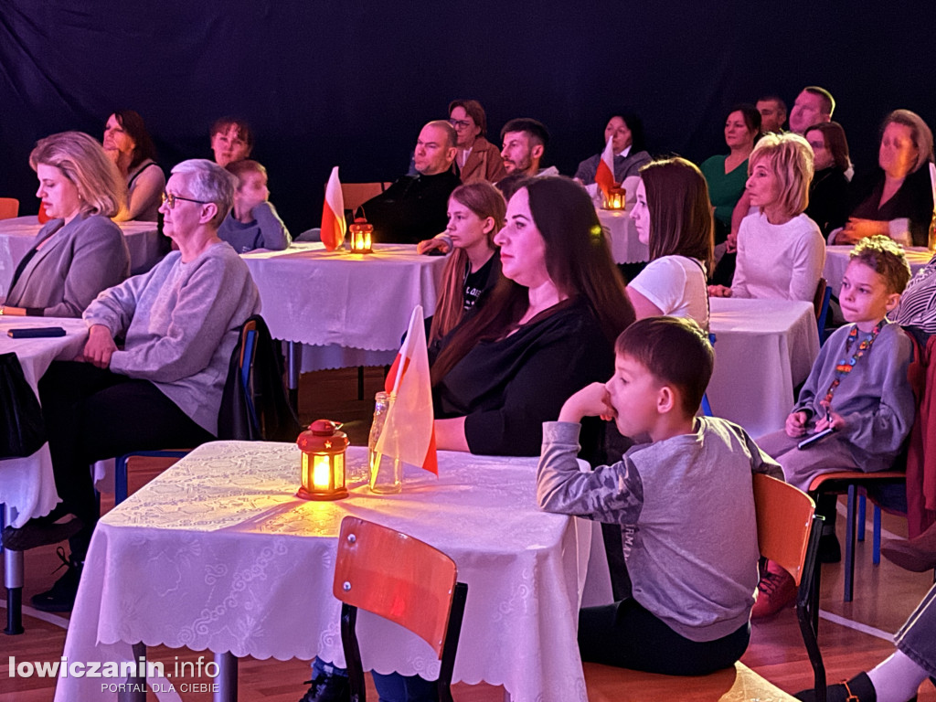 Wieczorek patriotyczny w SP 4 Łowicz