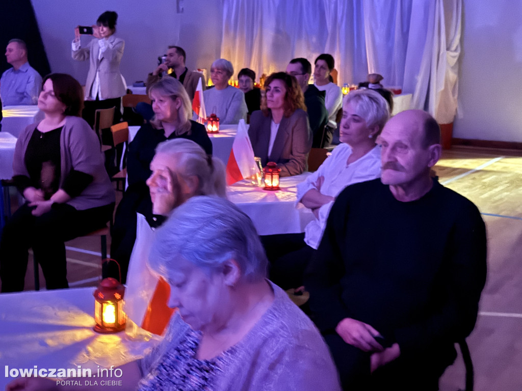 Wieczorek patriotyczny w SP 4 Łowicz