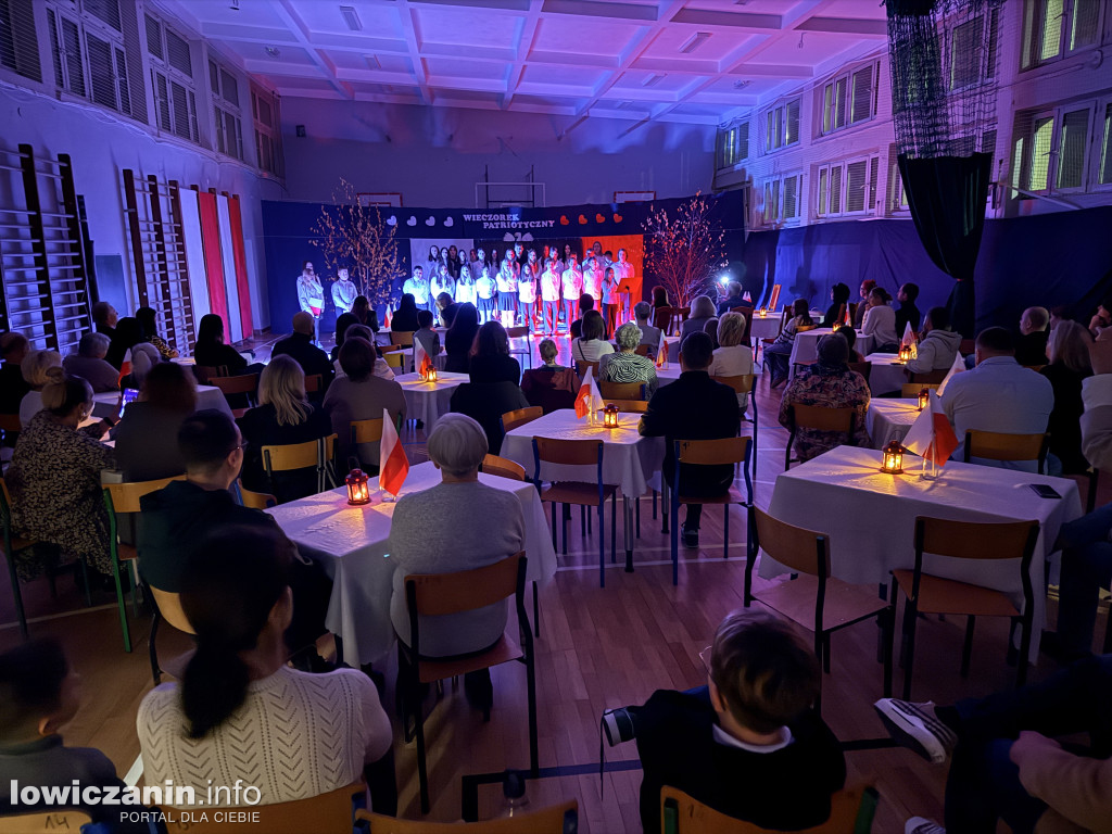 Wieczorek patriotyczny w SP 4 Łowicz