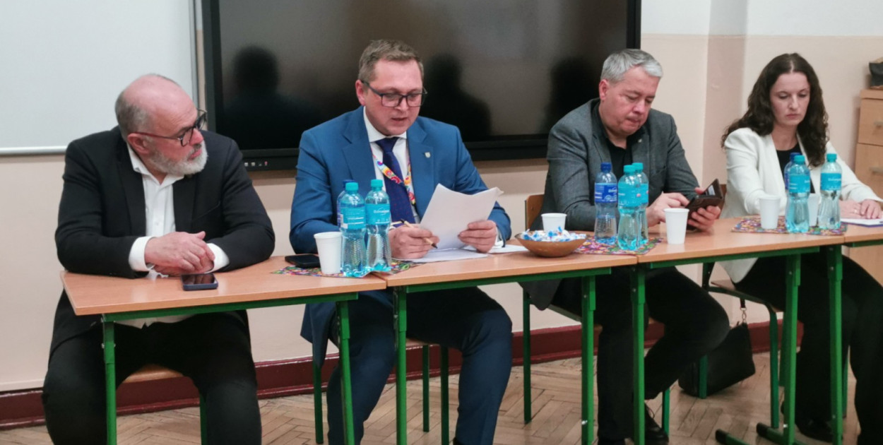 Łowicz. Spotkanie z burmistrzem na os. Dąbrowskiego