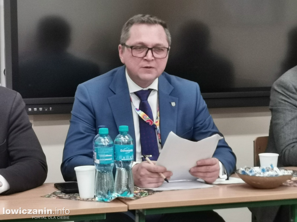 Łowicz. Spotkanie z burmistrzem na os. Dąbrowskiego