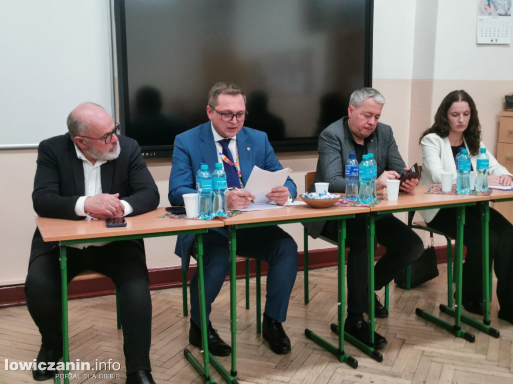 Łowicz. Spotkanie z burmistrzem na os. Dąbrowskiego