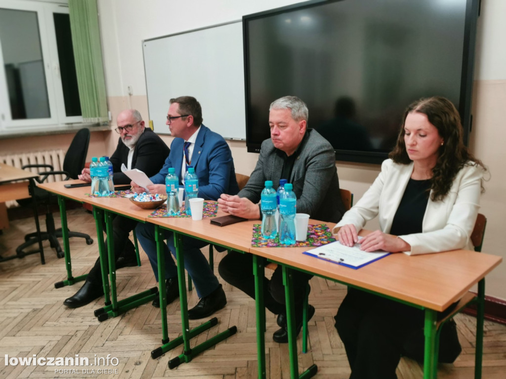 Łowicz. Spotkanie z burmistrzem na os. Dąbrowskiego