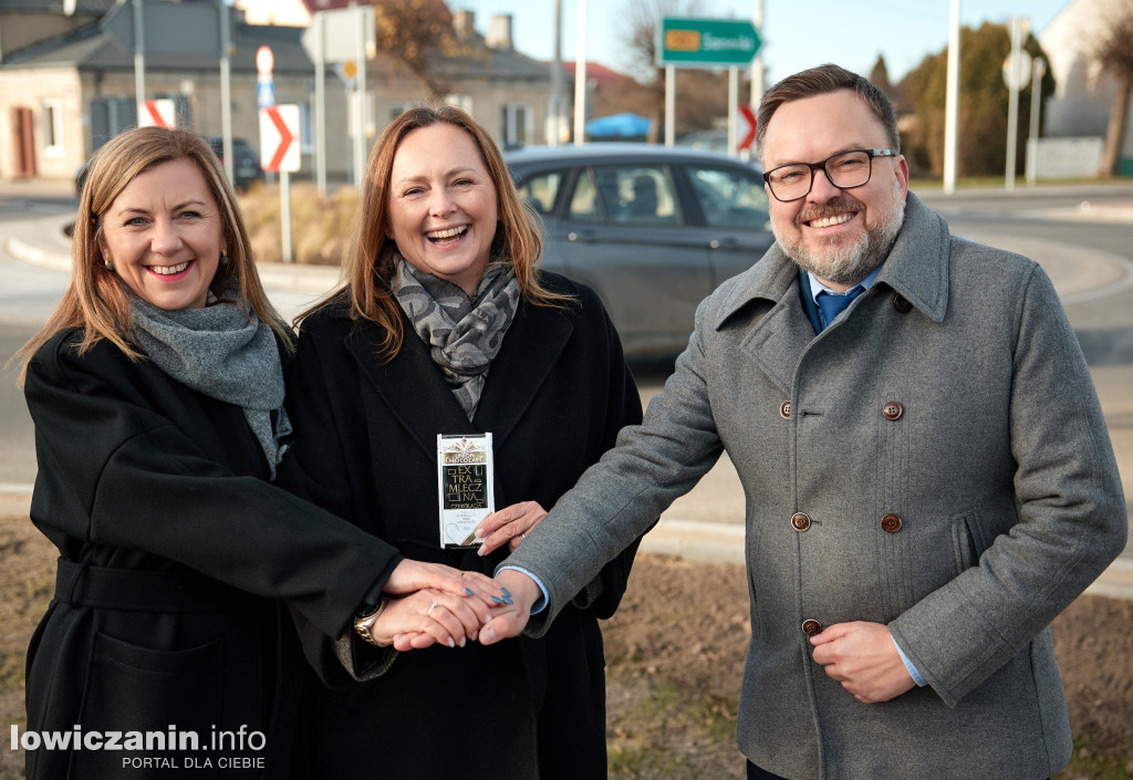 Żychlin z nową drogą i rondami.