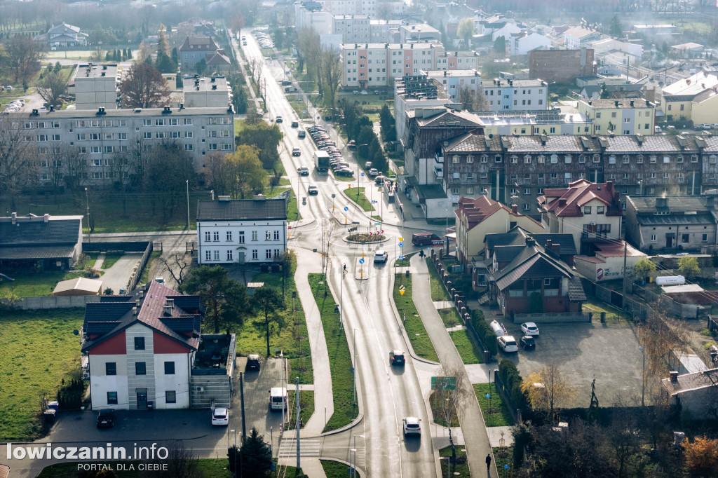 Żychlin z nową drogą i rondami.