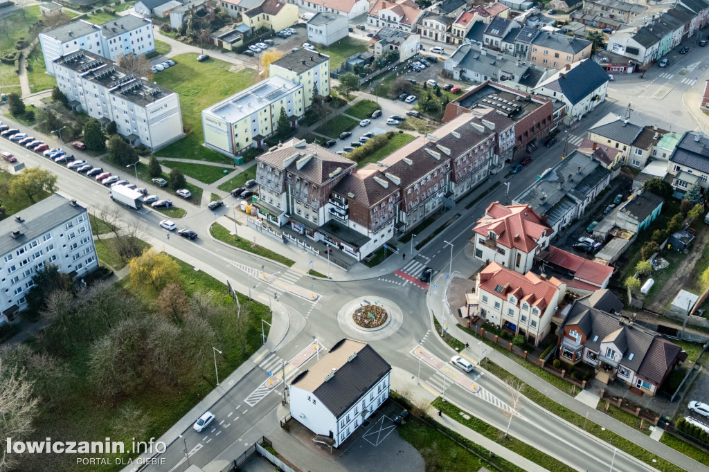 Żychlin z nową drogą i rondami.