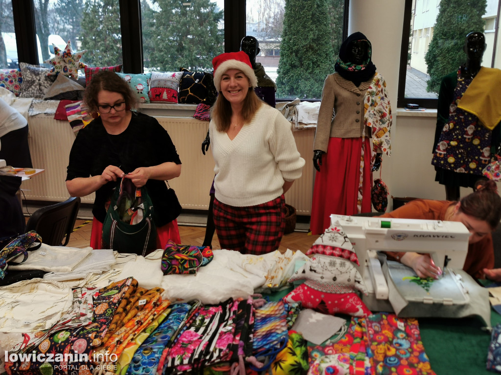 Kiermasz bożonarodzeniowy w szkole przy Ułańskiej