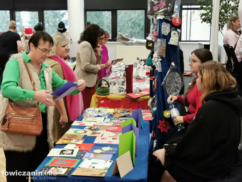 Kiermasz bożonarodzeniowy w szkole przy Ułańskiej