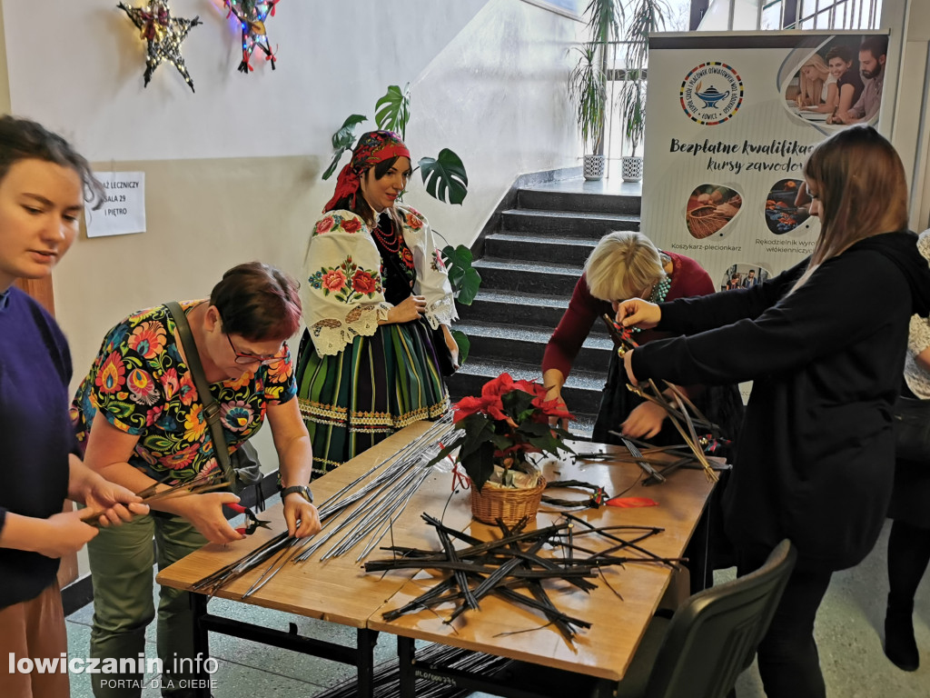 Kiermasz bożonarodzeniowy w szkole przy Ułańskiej