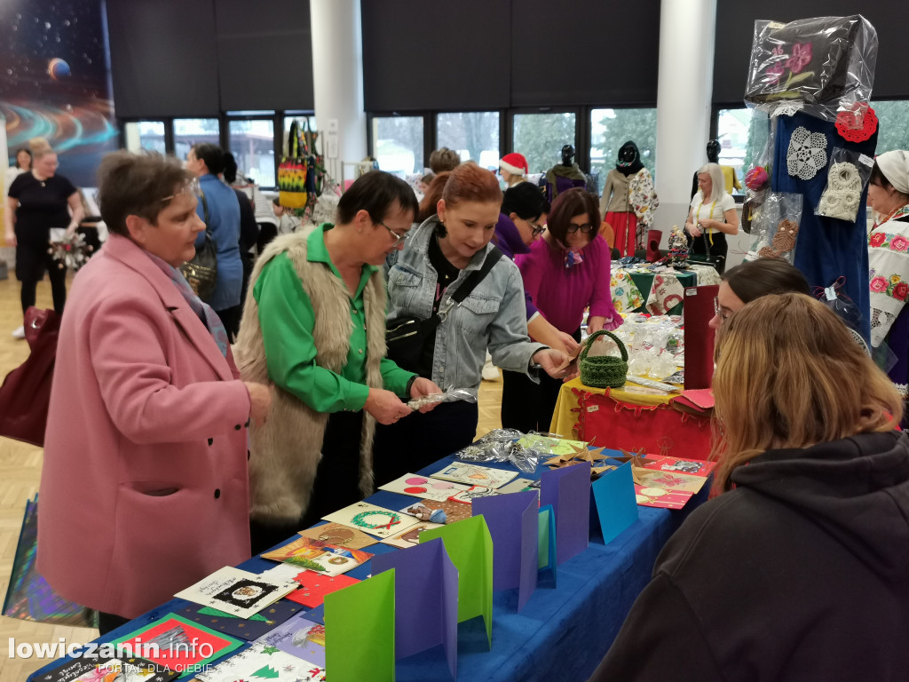 Kiermasz bożonarodzeniowy w szkole przy Ułańskiej