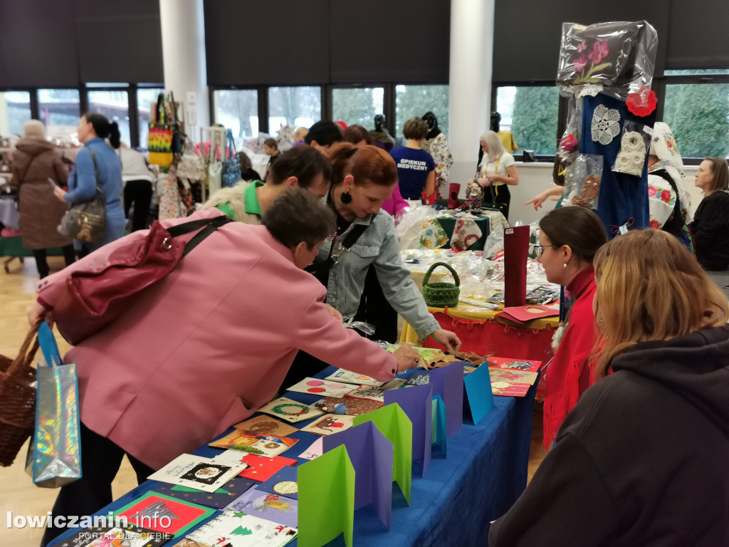 Kiermasz bożonarodzeniowy w szkole przy Ułańskiej