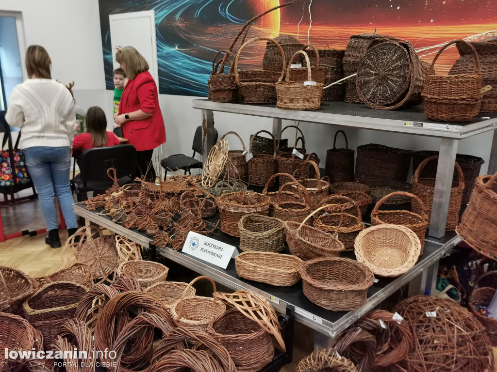 Kiermasz bożonarodzeniowy w szkole przy Ułańskiej