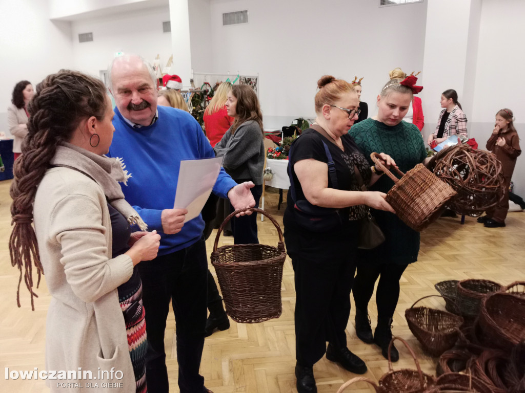 Kiermasz bożonarodzeniowy w szkole przy Ułańskiej