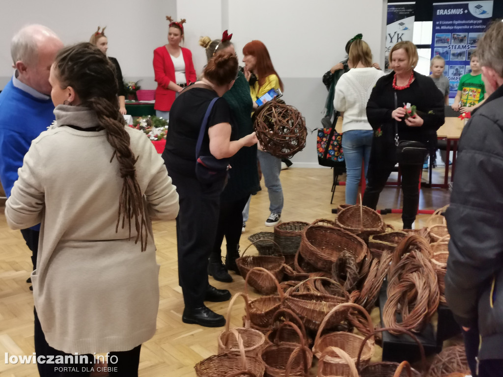 Kiermasz bożonarodzeniowy w szkole przy Ułańskiej
