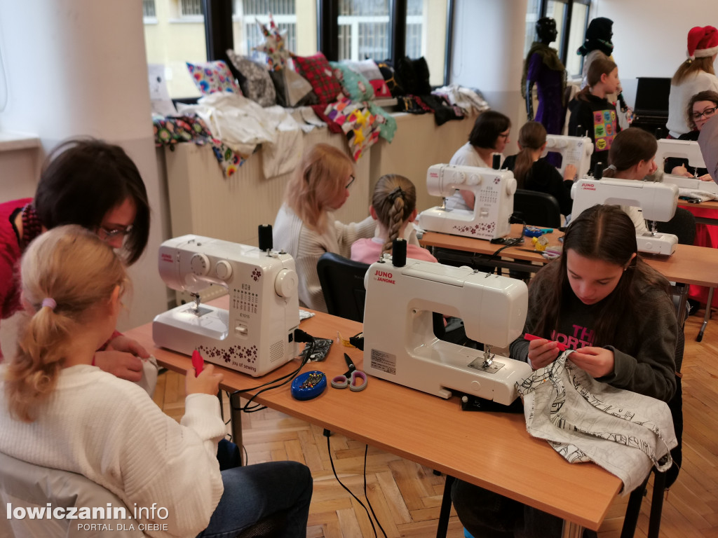 Kiermasz bożonarodzeniowy w szkole przy Ułańskiej