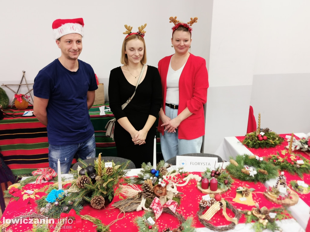 Kiermasz bożonarodzeniowy w szkole przy Ułańskiej