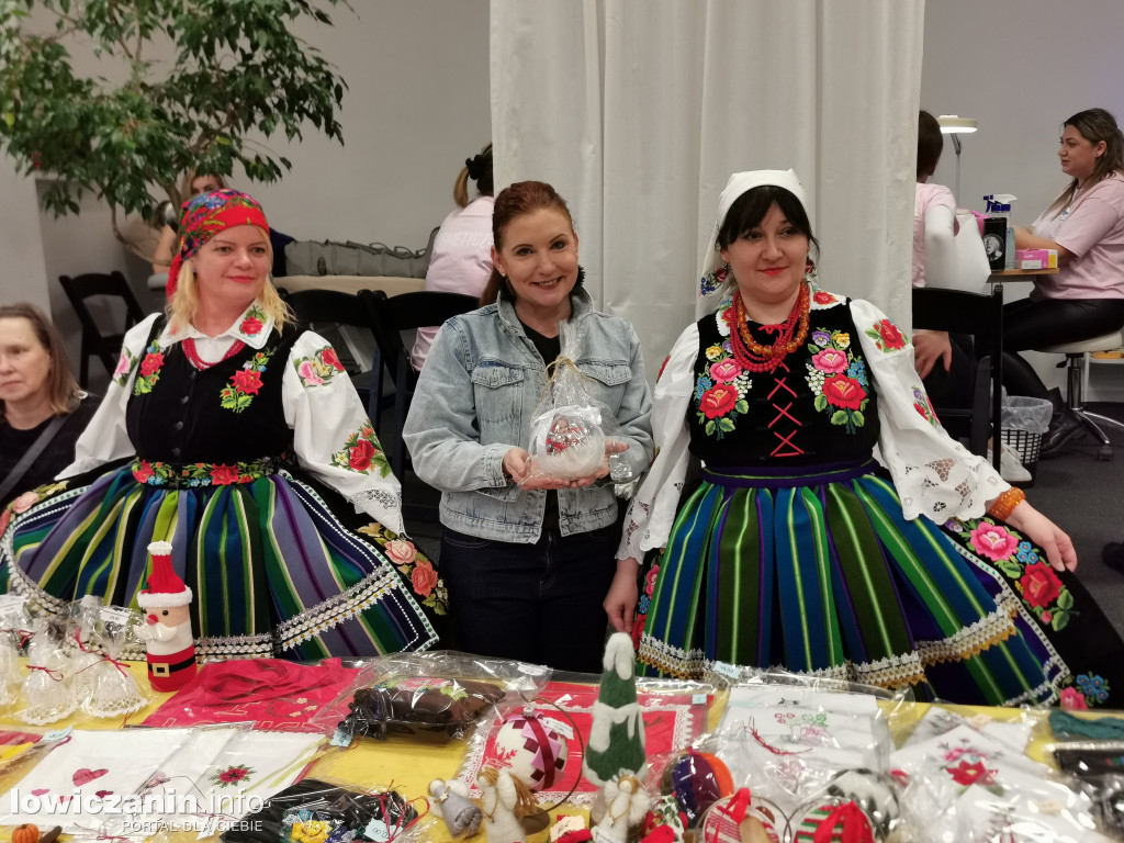 Kiermasz bożonarodzeniowy w szkole przy Ułańskiej