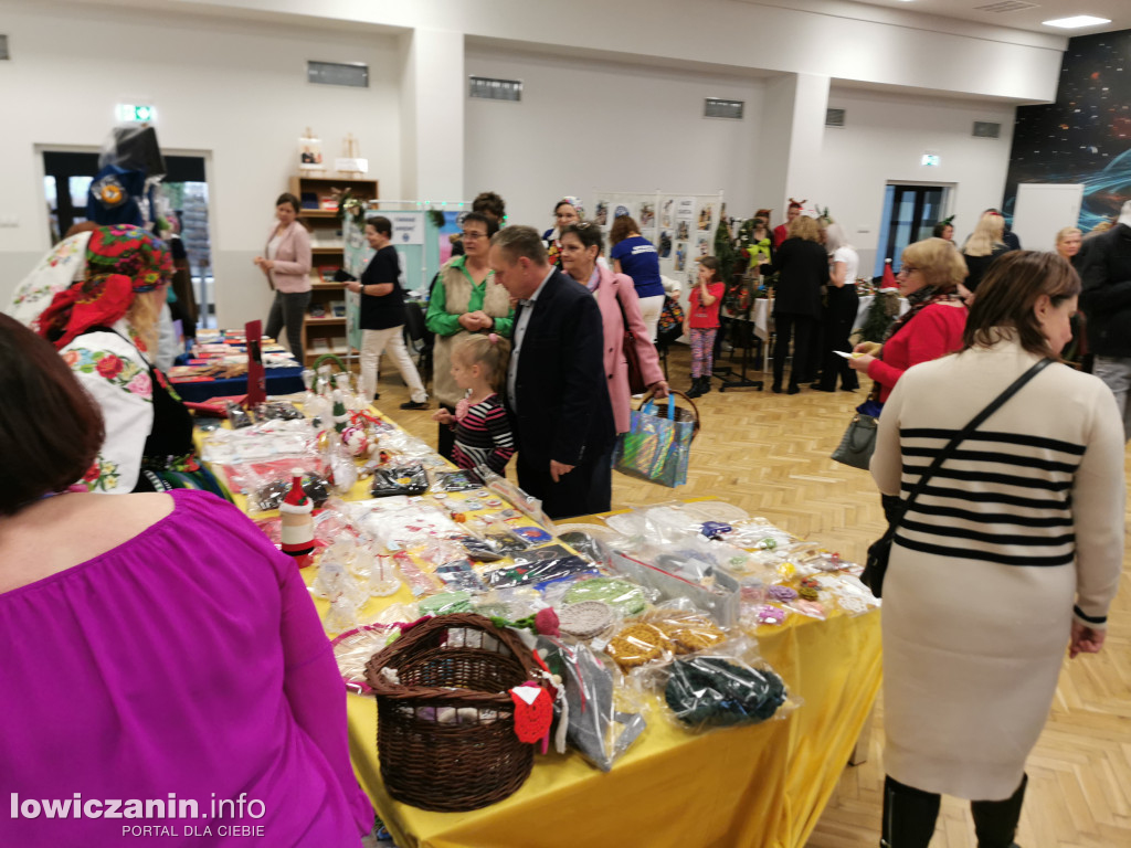 Kiermasz bożonarodzeniowy w szkole przy Ułańskiej