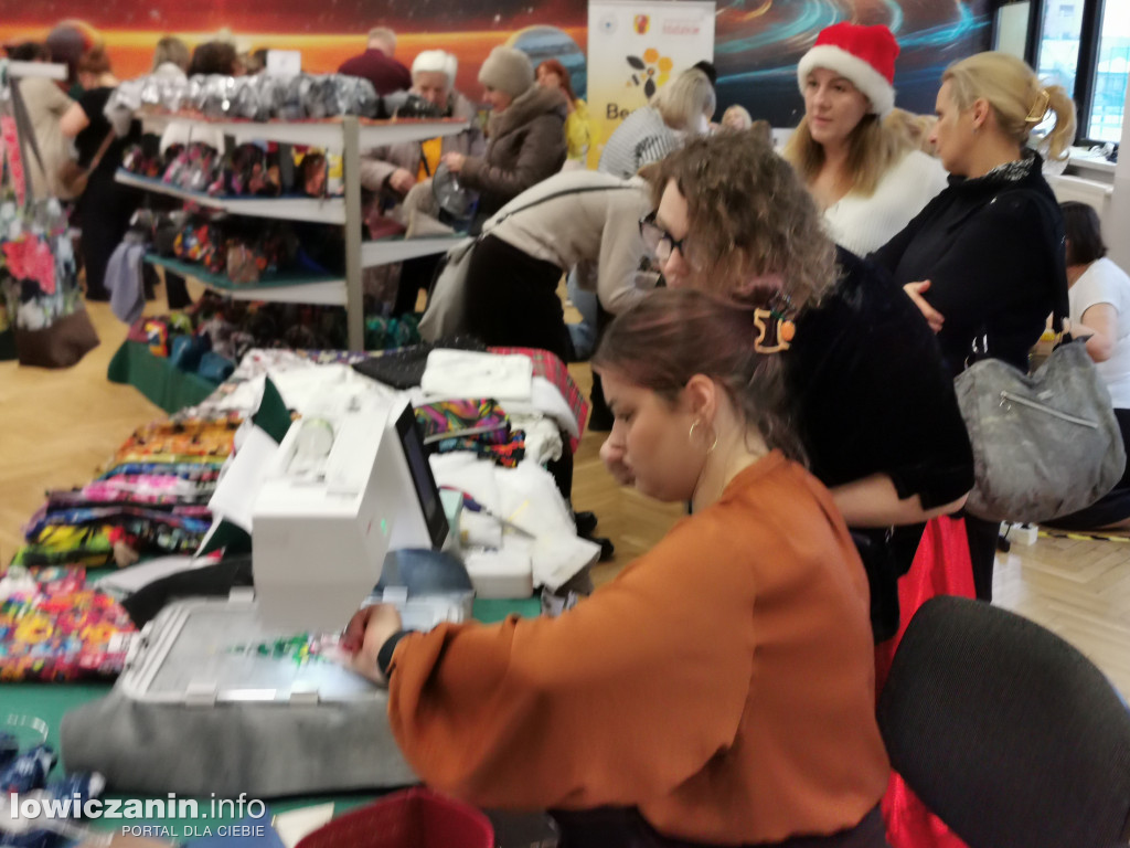 Kiermasz bożonarodzeniowy w szkole przy Ułańskiej