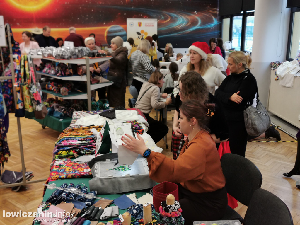 Kiermasz bożonarodzeniowy w szkole przy Ułańskiej