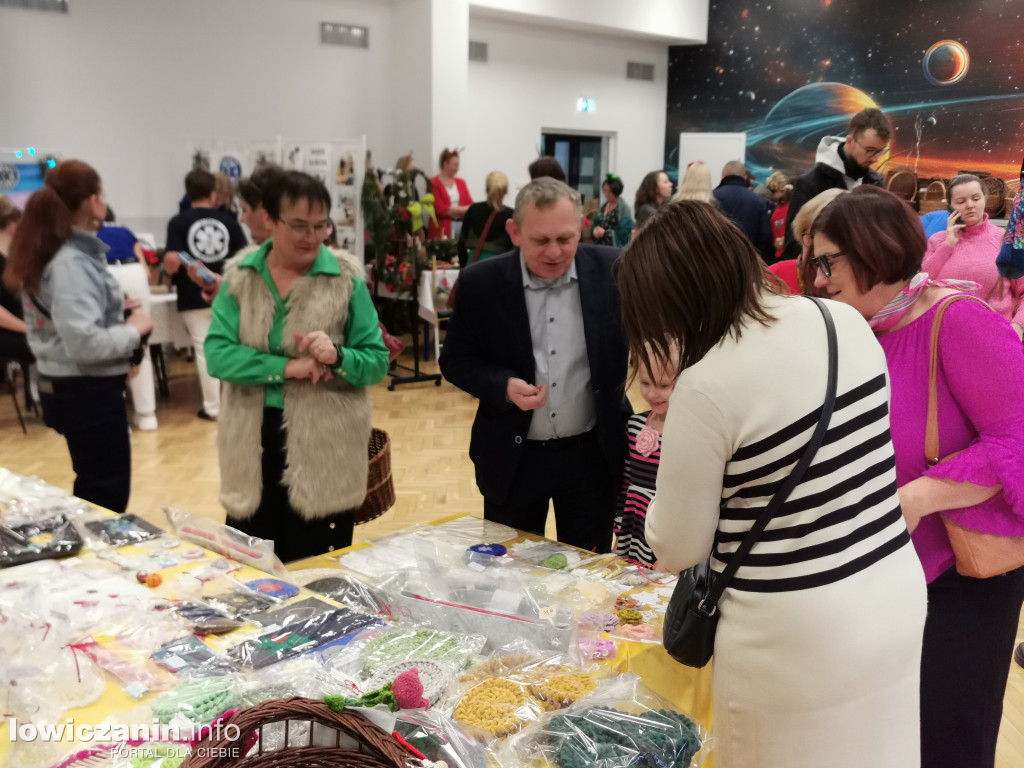 Kiermasz bożonarodzeniowy w szkole przy Ułańskiej