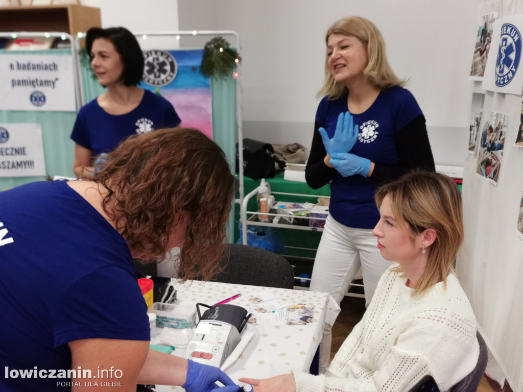 Kiermasz bożonarodzeniowy w szkole przy Ułańskiej