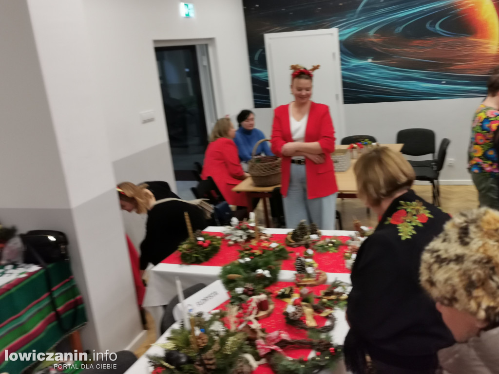 Kiermasz bożonarodzeniowy w szkole przy Ułańskiej