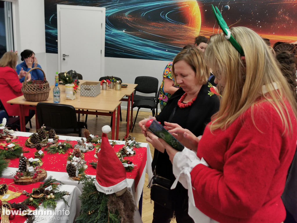 Kiermasz bożonarodzeniowy w szkole przy Ułańskiej