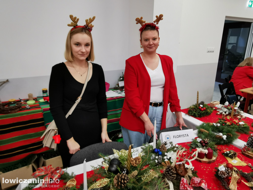 Kiermasz bożonarodzeniowy w szkole przy Ułańskiej