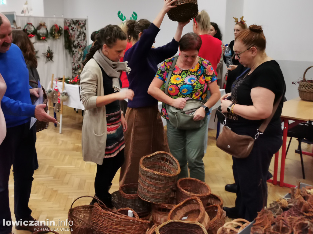 Kiermasz bożonarodzeniowy w szkole przy Ułańskiej