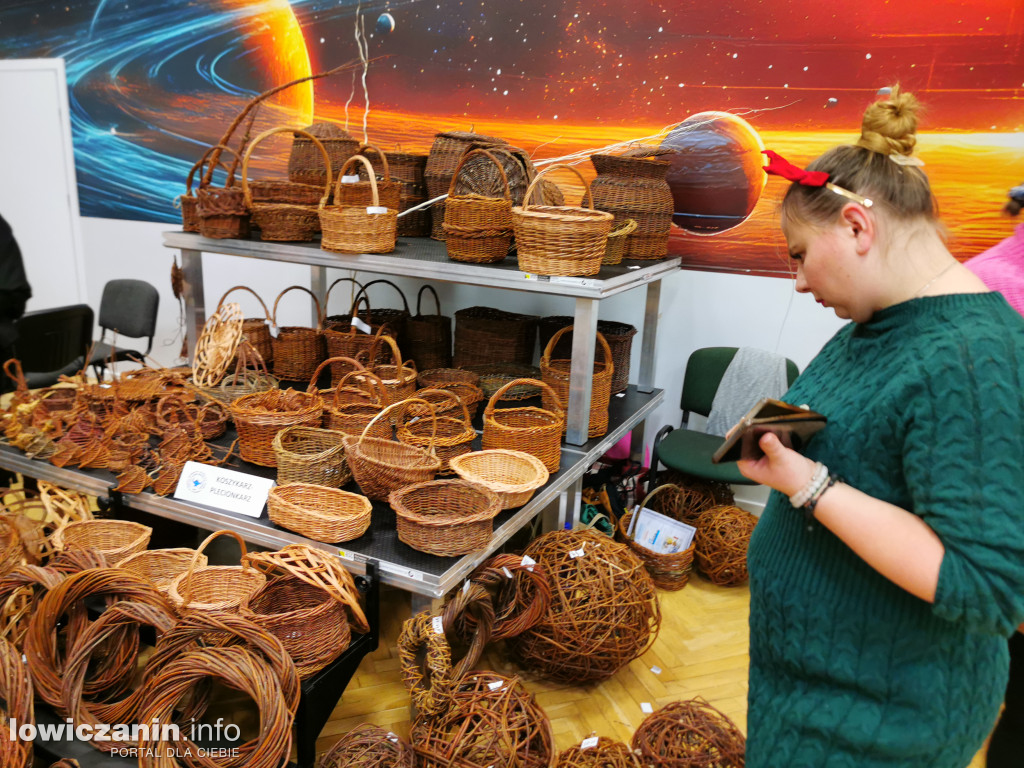 Kiermasz bożonarodzeniowy w szkole przy Ułańskiej