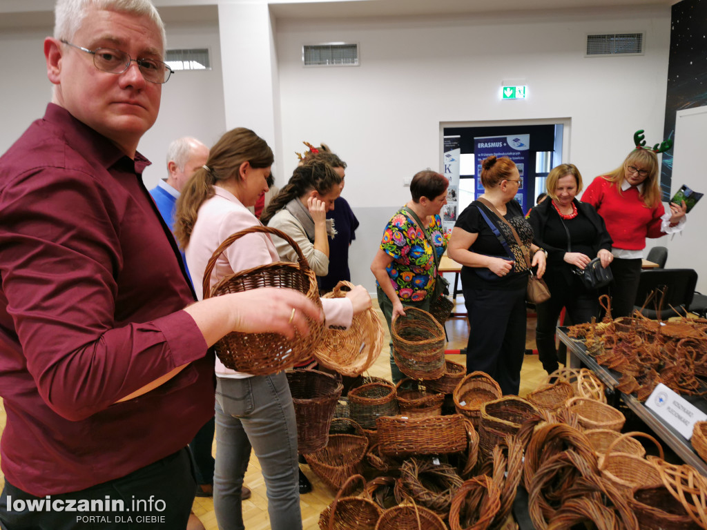 Kiermasz bożonarodzeniowy w szkole przy Ułańskiej
