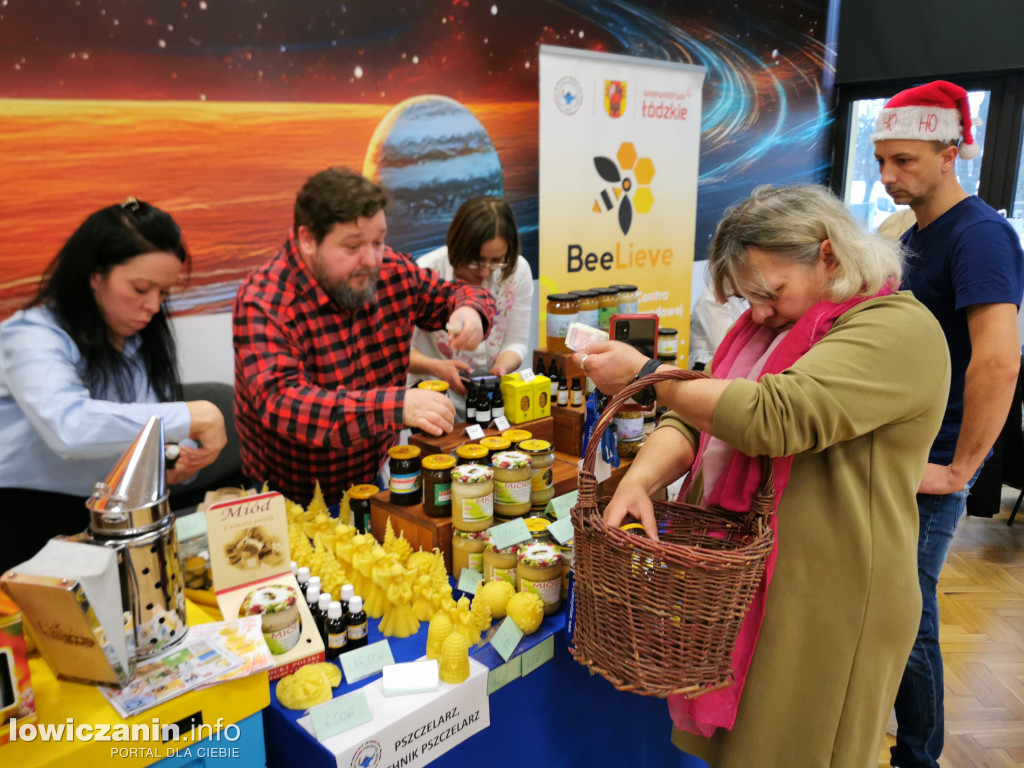 Kiermasz bożonarodzeniowy w szkole przy Ułańskiej