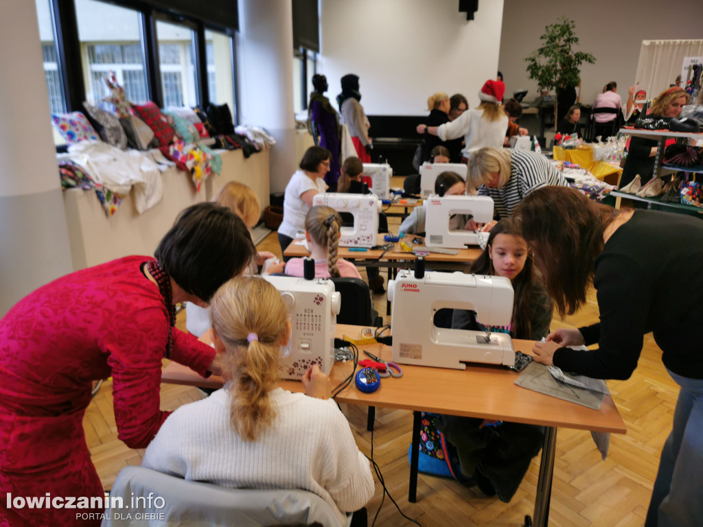 Kiermasz bożonarodzeniowy w szkole przy Ułańskiej